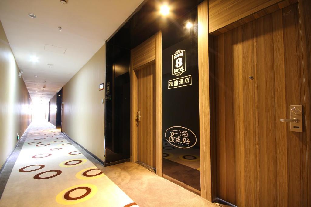 Super 8 Hotel Guangzhou Huangshi Exterior photo